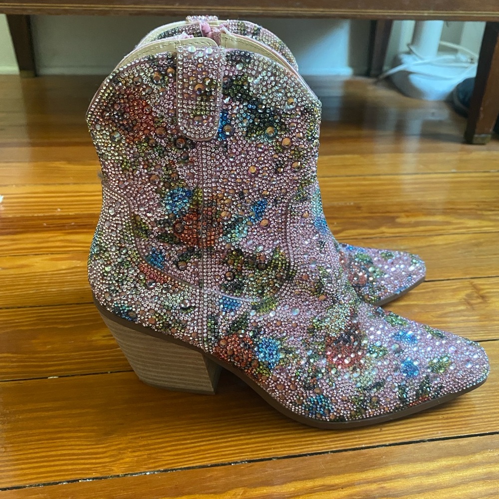 Betsey Johnson Diva Floral Rhinestone Embellished Cowgirl Ankle Boots Size 7 - Picture 3 of 11
